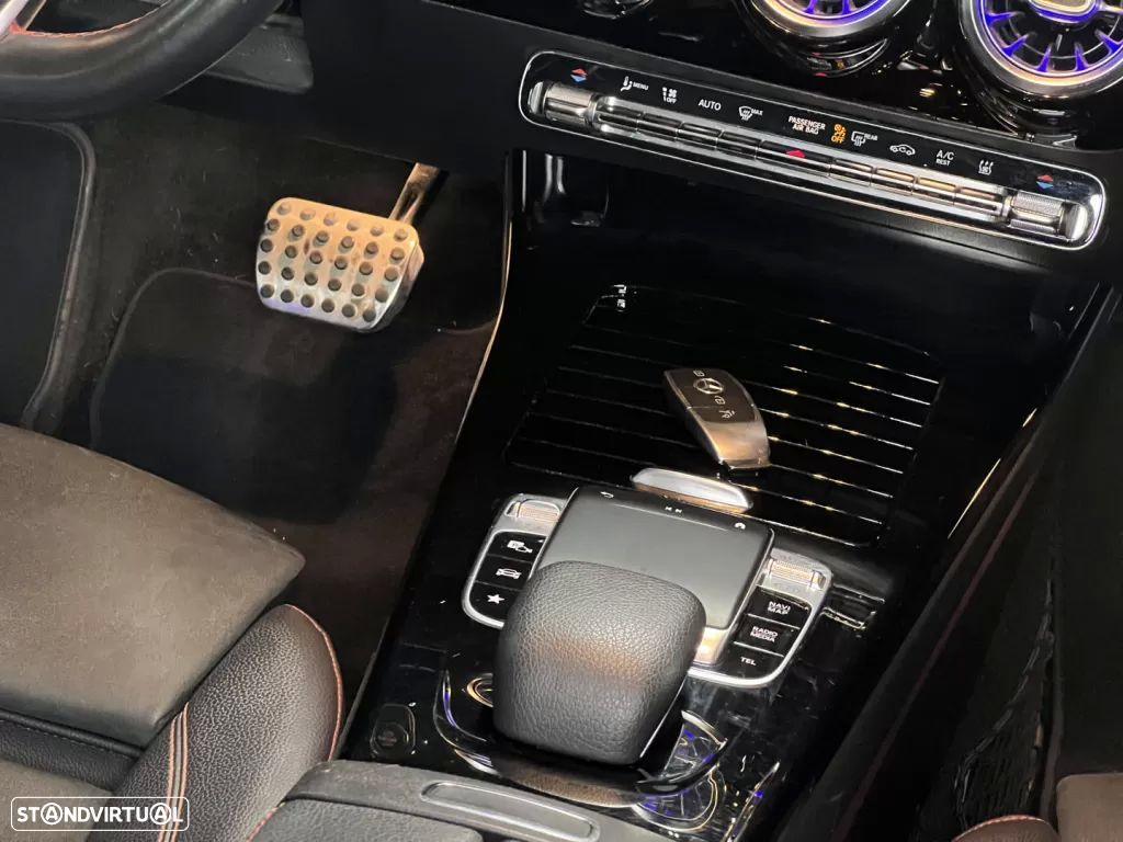 Mercedes-Benz A 250 Limousine e AMG Line - 19