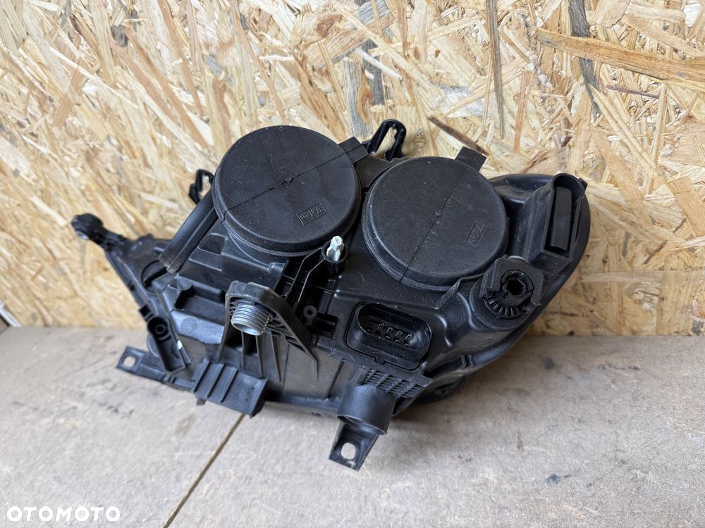 LAMPA PRZÓD PRAWA PRZEDNIA PRAWA ZWYKŁA AUDI A1 82A 82A941004 - 3