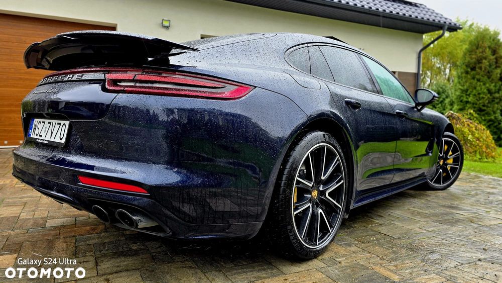 Porsche Panamera - 4