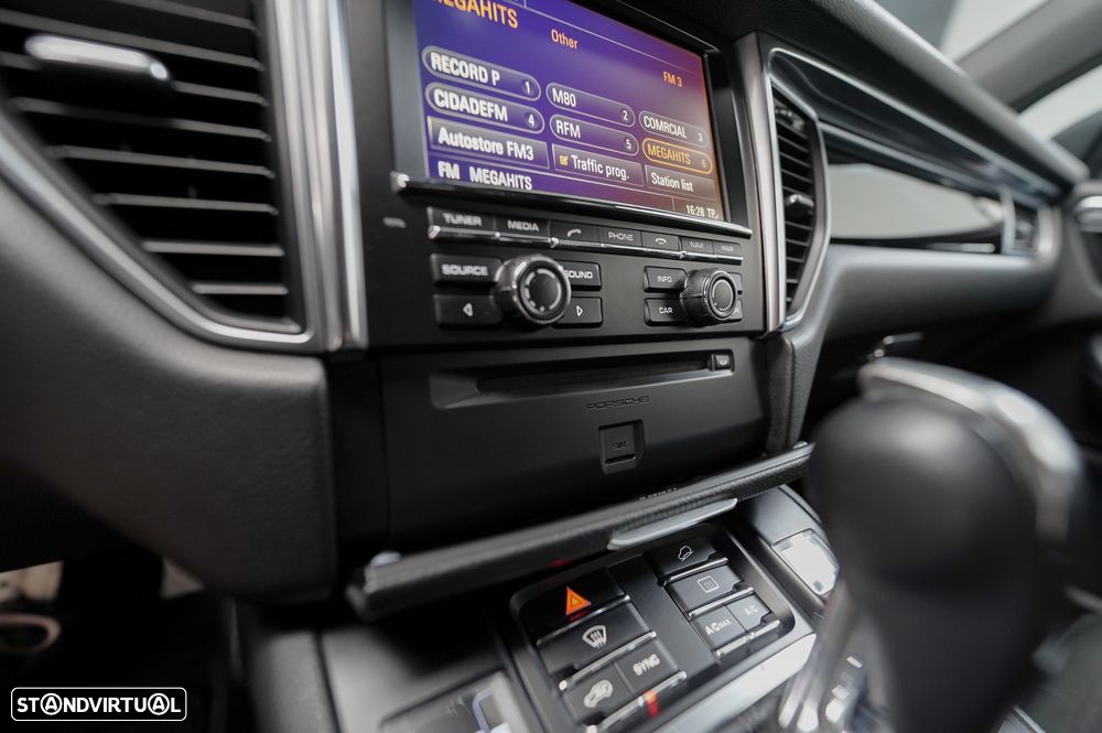 Porsche Macan S - 23