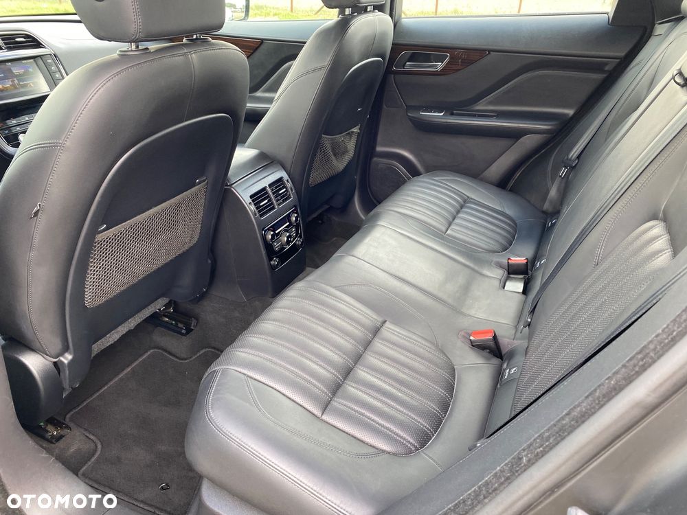 Jaguar F-Pace - 7