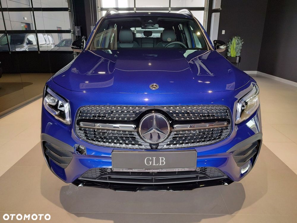 Mercedes-Benz GLB 200 AMG Line 7G-DCT - 7