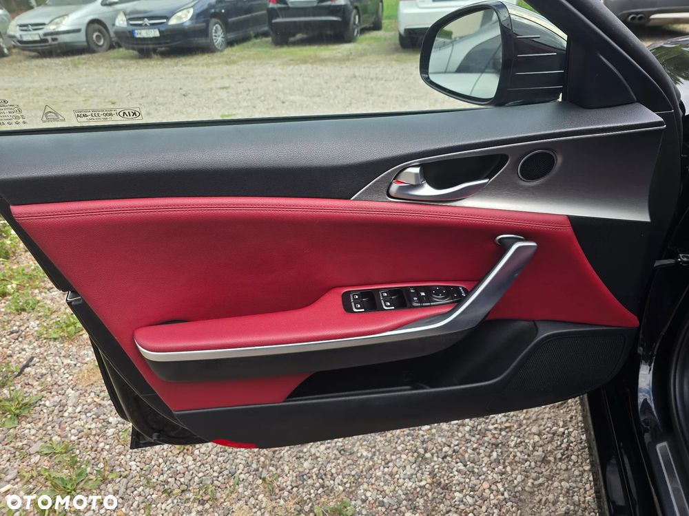 Kia Stinger - 30