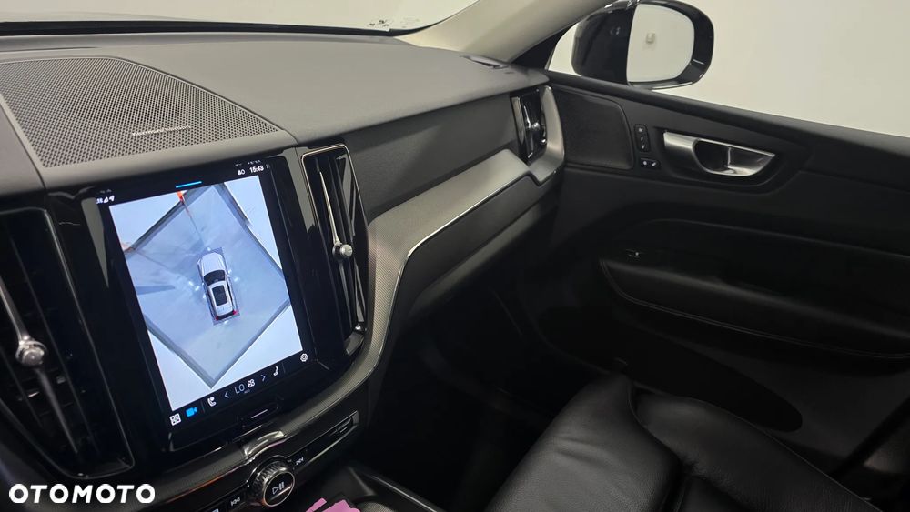 Volvo XC 60 B4 D AWD Plus Dark - 24