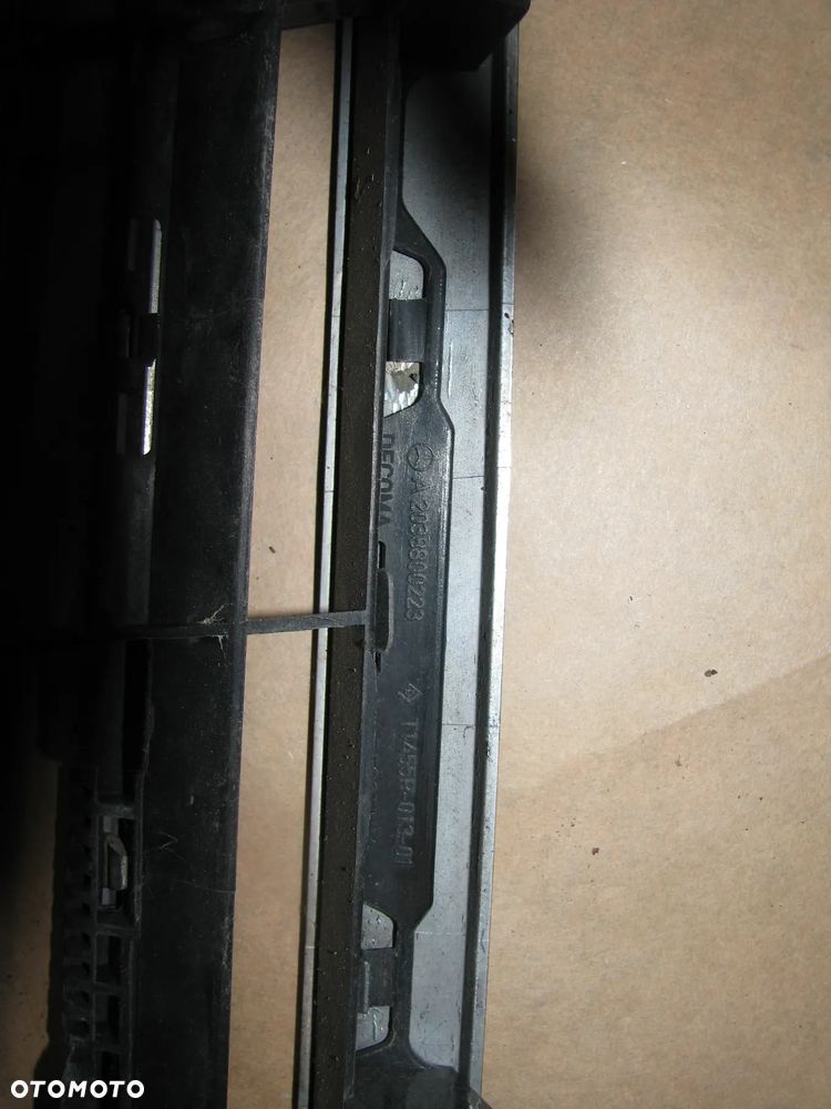 Mercedes Klasa C W203 LIFT Grill/ Atrapa - 8