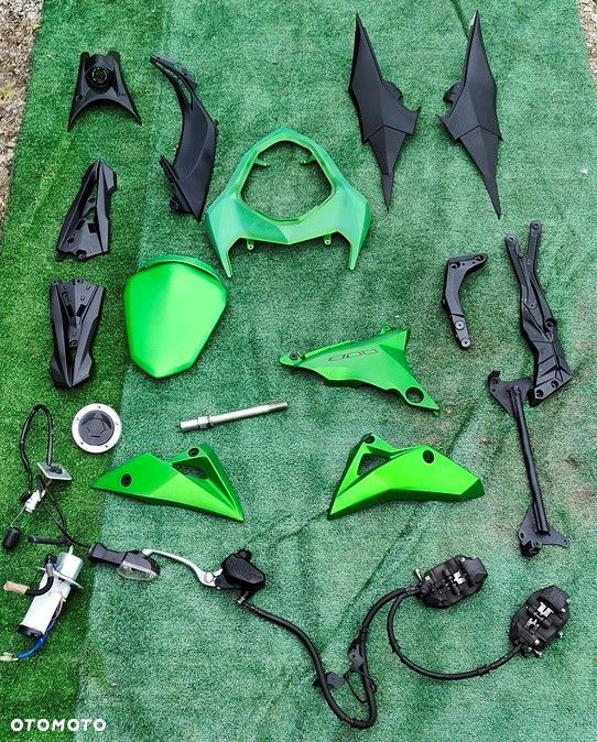 KAWASAKI Z800 Owiewka Siedzenie Koło Felga Pompka Hamulca Ośka Ogon - 2