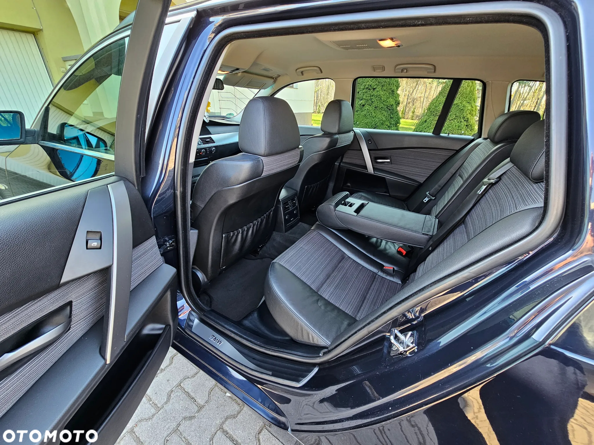 BMW Seria 5 530xi Touring - 8
