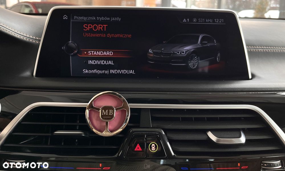 BMW Seria 7 740d xDrive - 32