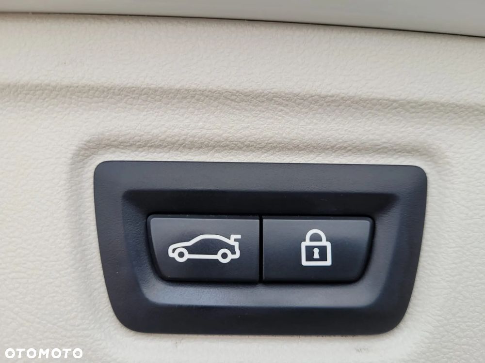 BMW Seria 3 320d Edition M Sport Shadow - 24