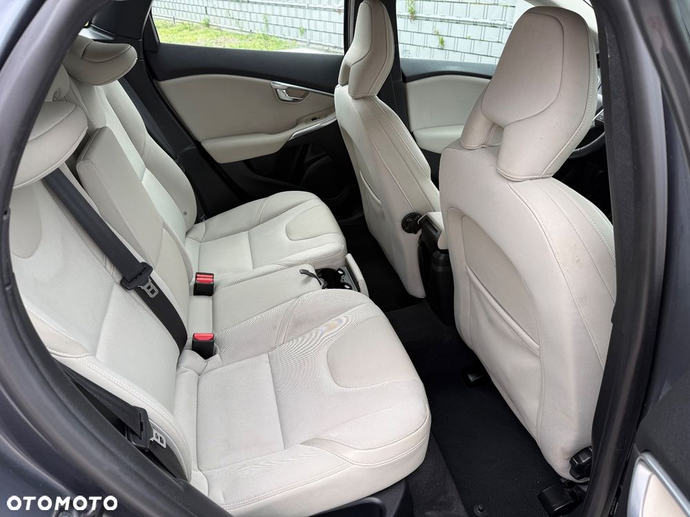 Volvo V40 D3 Momentum - 22