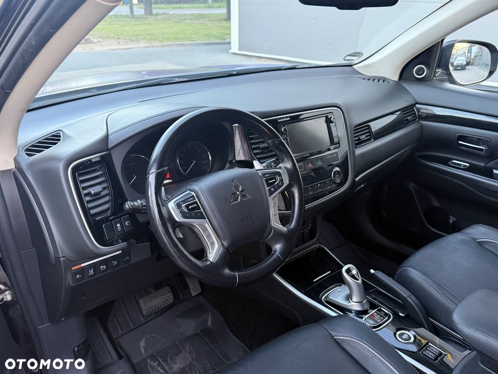 Mitsubishi Outlander 2.0 4WD Top - 20