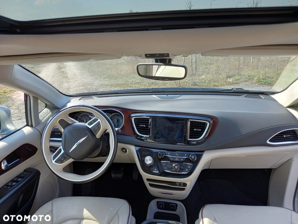 Chrysler Pacifica - 11