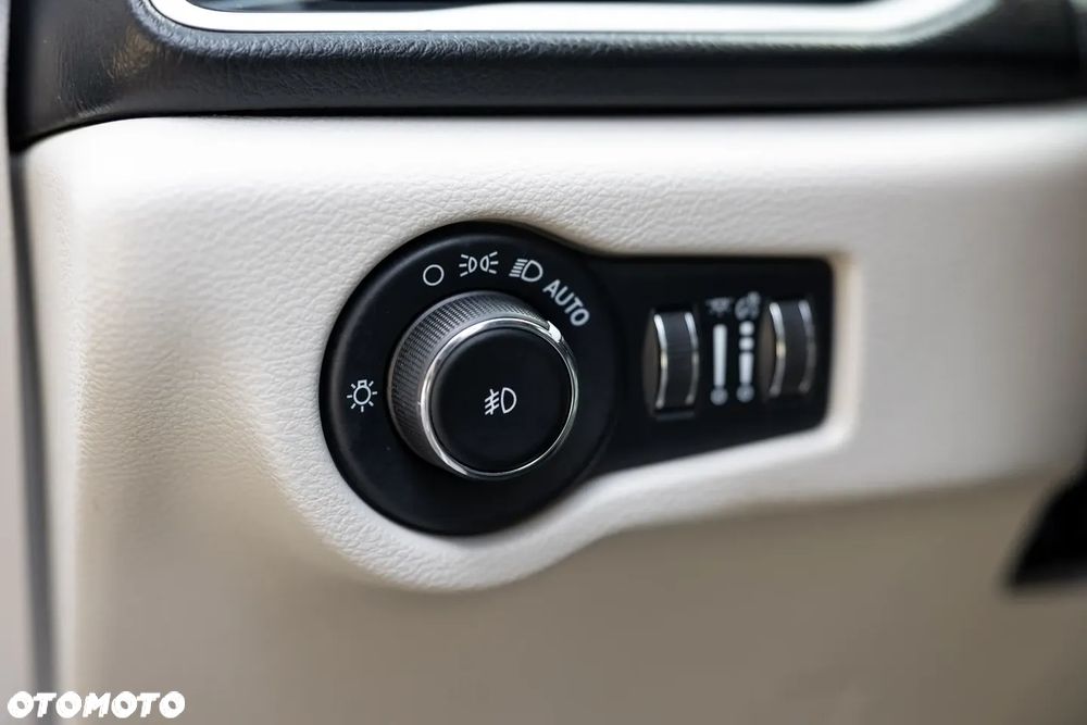 Chrysler Pacifica - 19