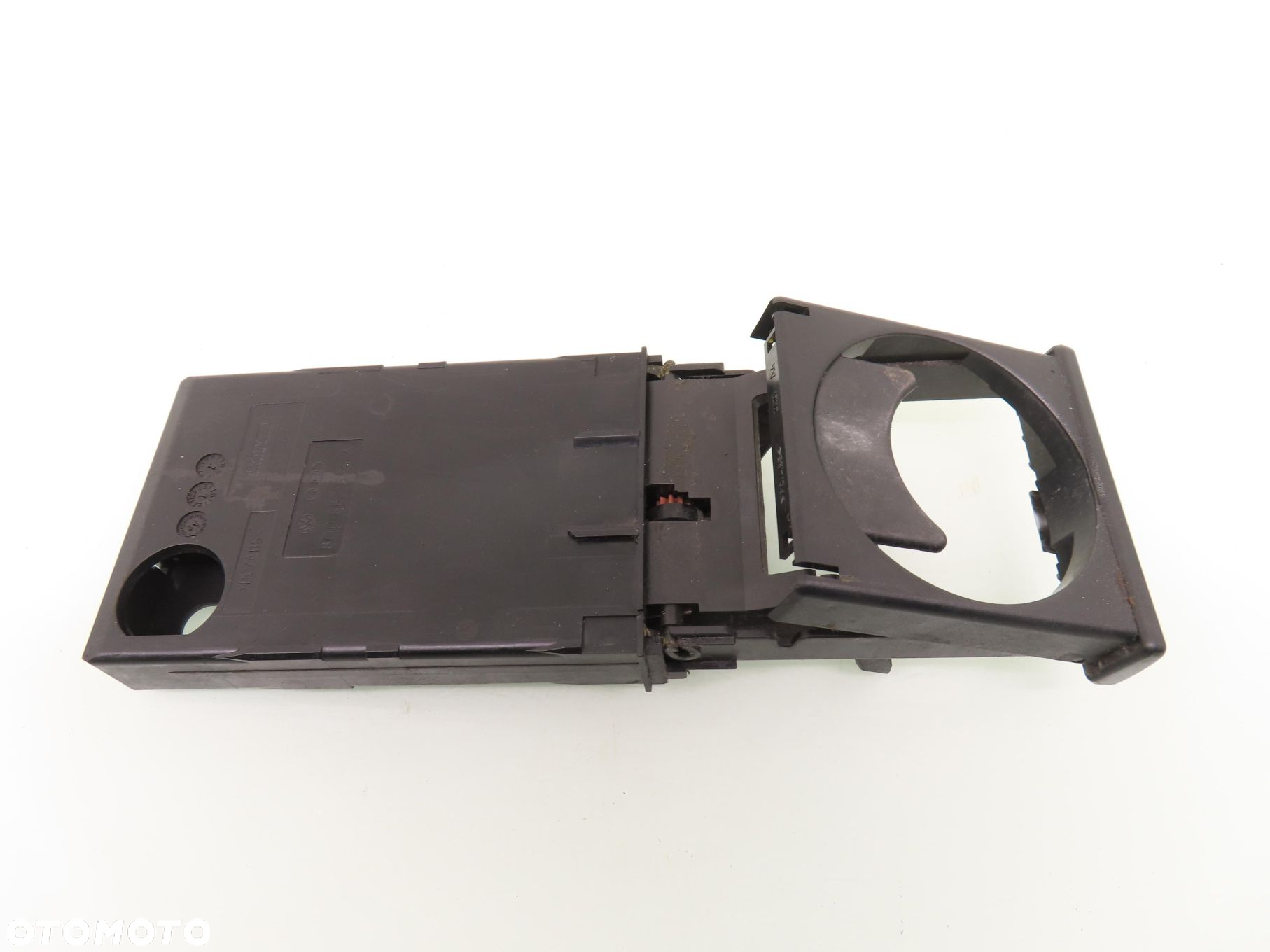 UCHWYT NA NAPOJE AUDI A4 B5 8D0862534A - 5