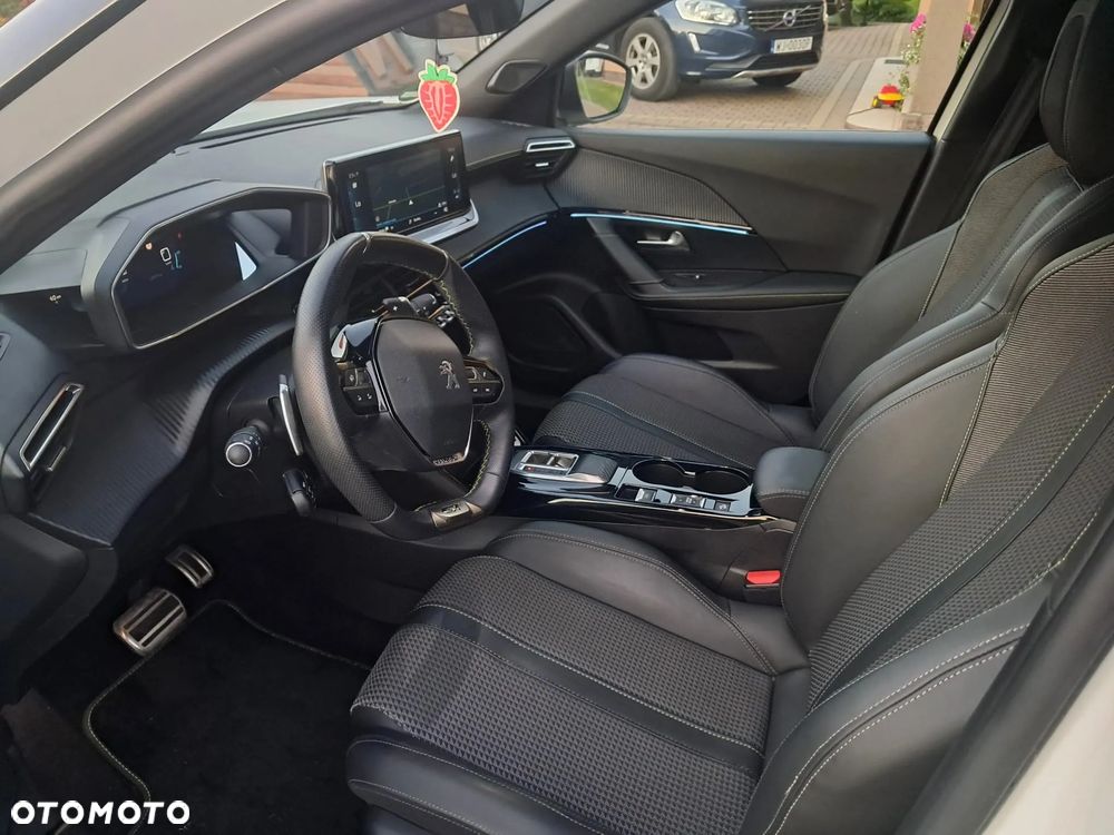 Peugeot 2008 PureTech 130 EAT8 GT - 16