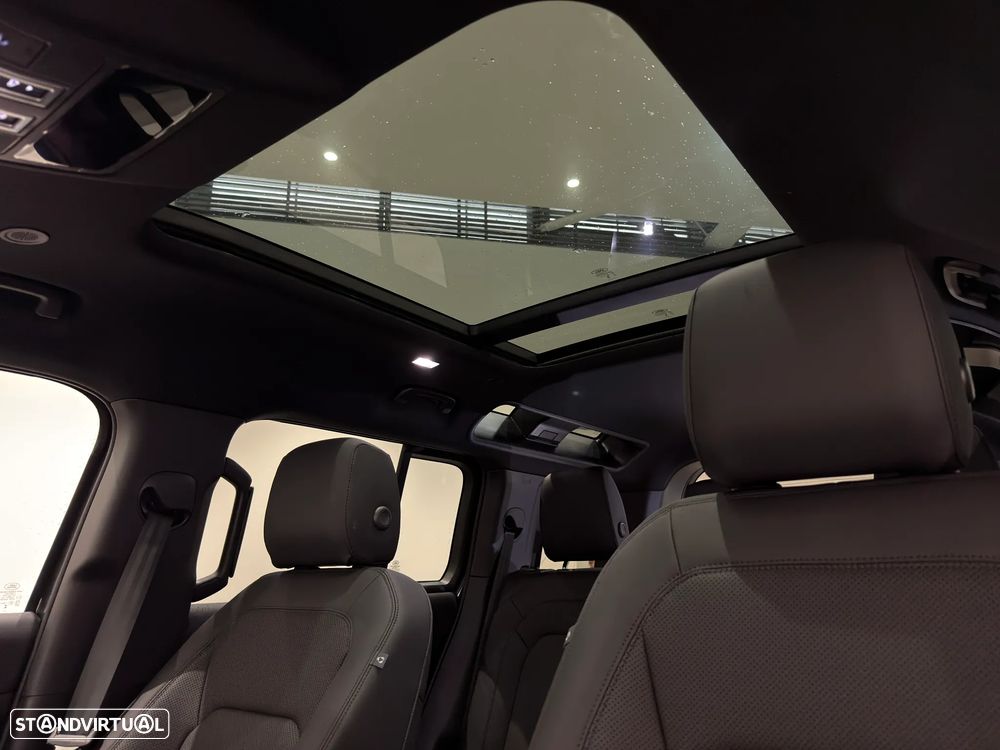 Land Rover Defender 2.0 P300e 110 AWD X-Dynamic SE - 13