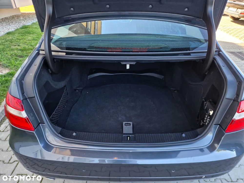 Mercedes-Benz Klasa E 200 CGI BlueEffICIENCY - 12