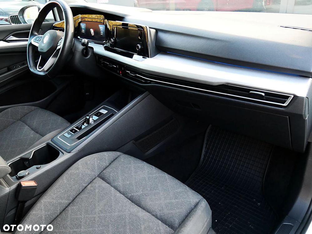 Volkswagen Golf 1.0 eTSI United DSG - 9