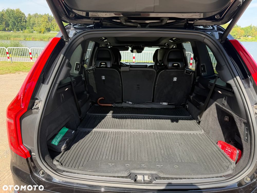 Volvo XC 90 - 9