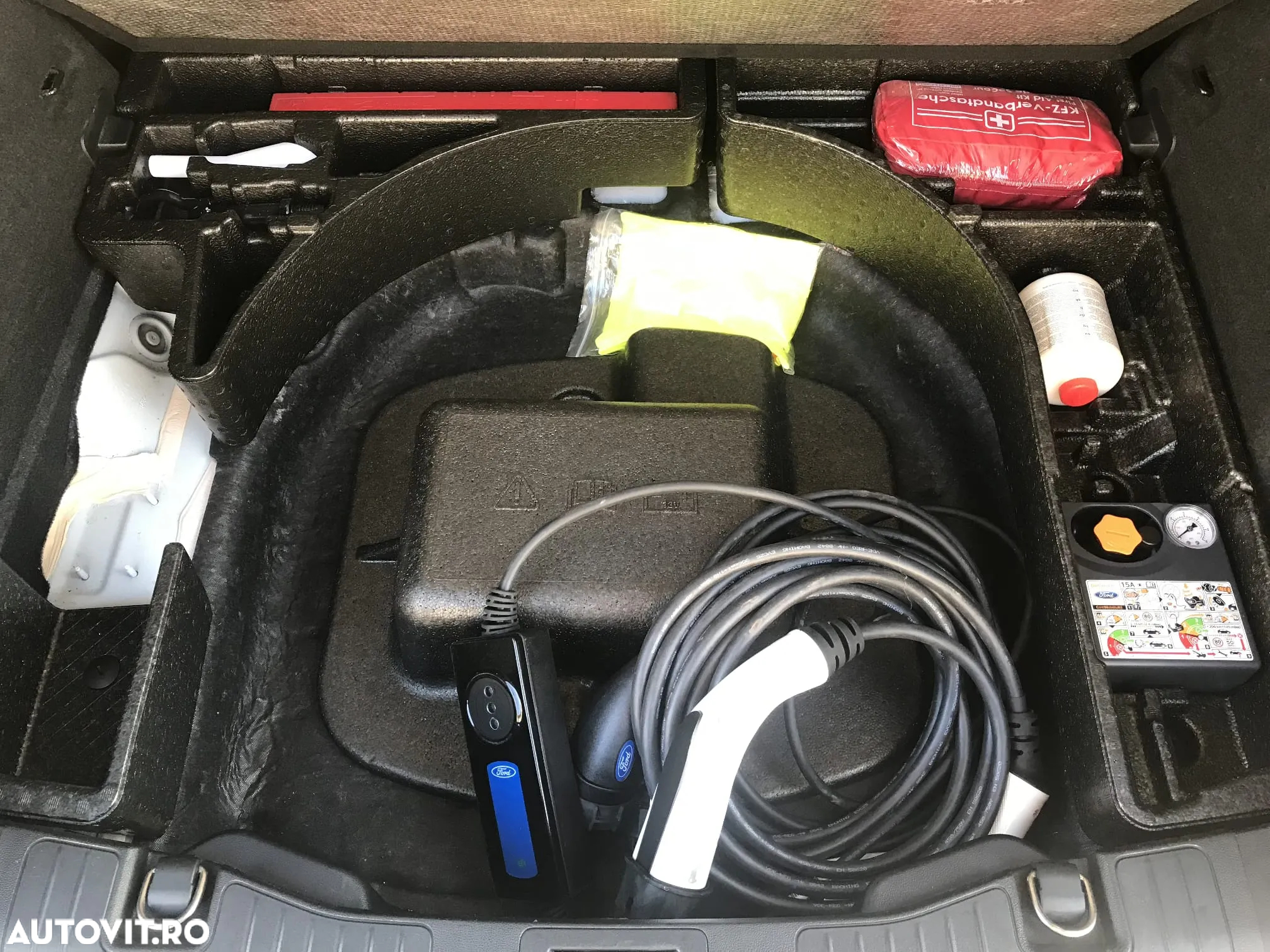 Ford Kuga 2.5 Duratec PHEV Titanium - 36