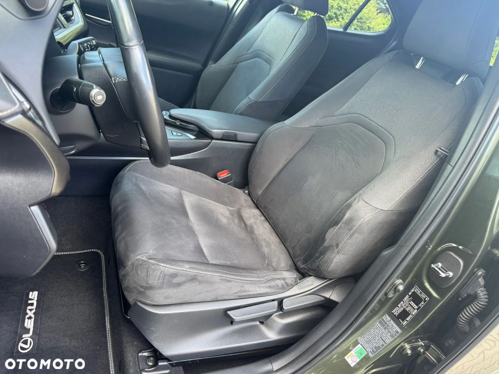 Lexus UX 250h F Sport 2WD - 29