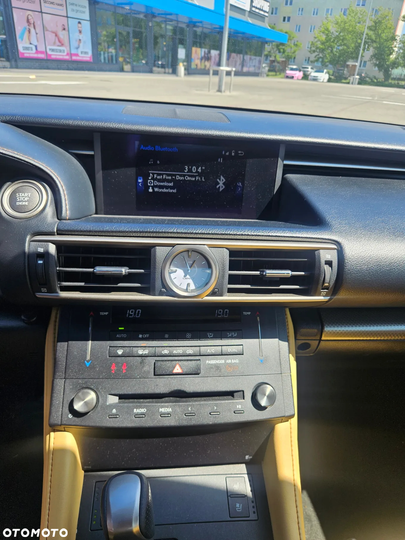 Lexus RC 200t / 300 F Sport - 13