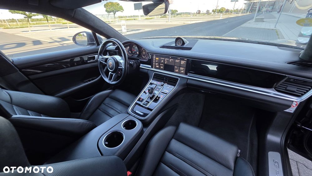Porsche Panamera 4S - 18