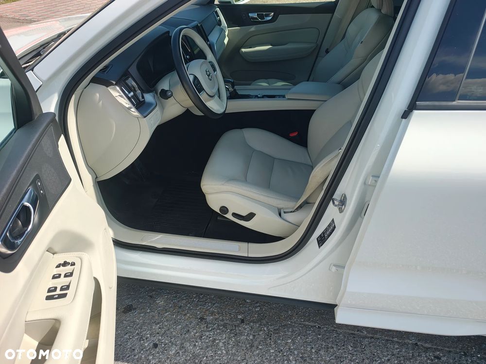 Volvo XC 60 D4 Momentum Pro - 6