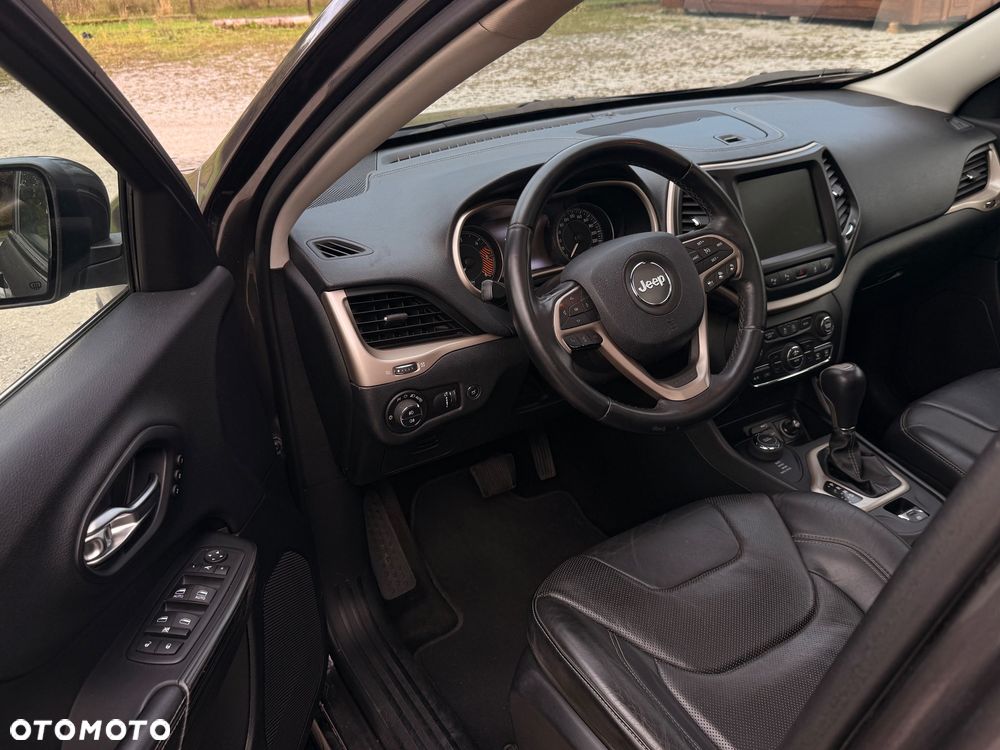 Jeep Cherokee - 10