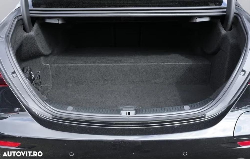 Mercedes-Benz E - 10