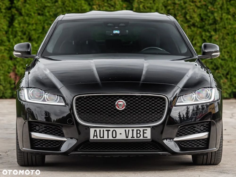 Jaguar XF P250 R-Dynamic BLACK - 4