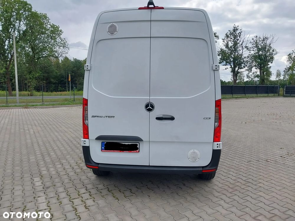 Mercedes-Benz Sprinter - 2