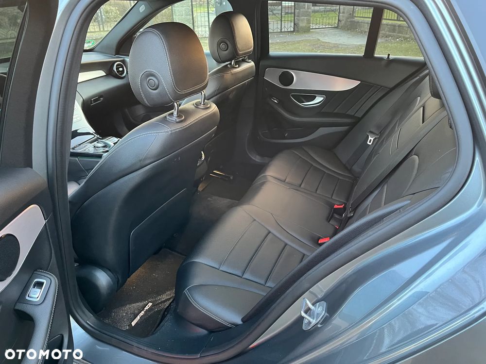 Mercedes-Benz Klasa C 300 d T 9G-TRONIC AMG Line - 13
