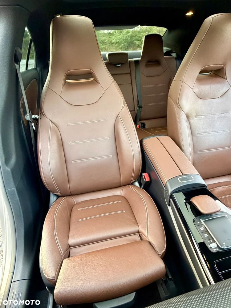 Mercedes-Benz CLA 250 E AMG Line 8G-DCT - 20