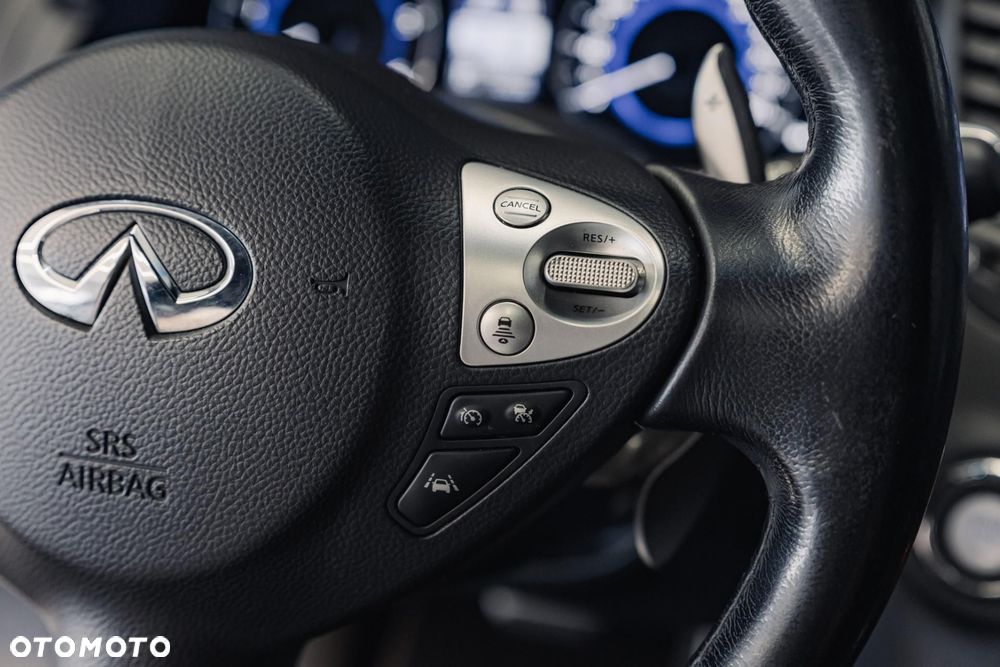 Infiniti QX70 - 23