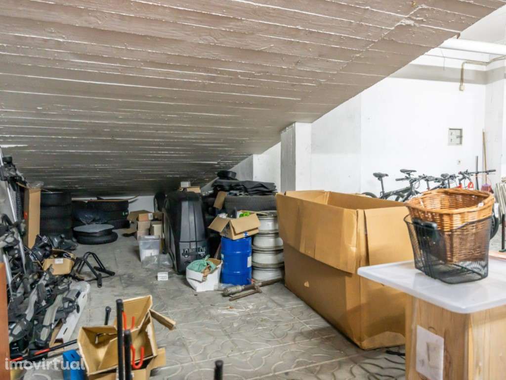 Garagem com 115m2 em Massamá Norte - Grande imagem: 2/11