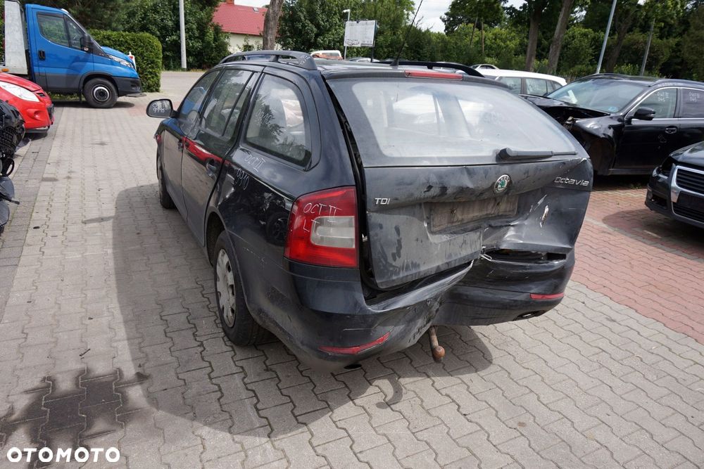 SKODA OCTAVIA II 1Z3 LIFT KOMBI 2012 9910 1.6 TDI CAYC 105KM LHW CZARNY na części - 3