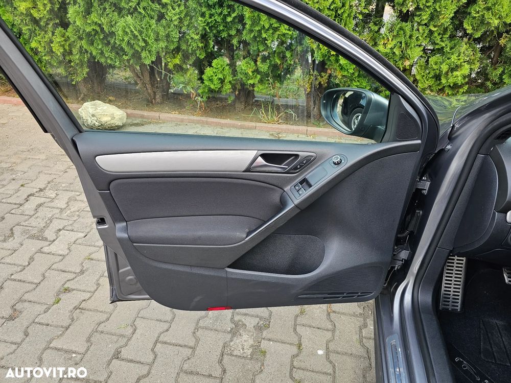 Volkswagen Golf - 28