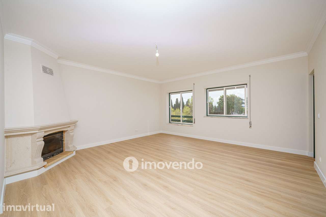 Apartamento T3 totalmente renovado, no centro de Alcochete - Grande imagem: 3/35