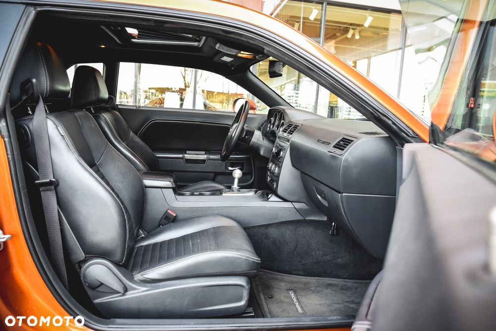 Dodge Challenger - 30