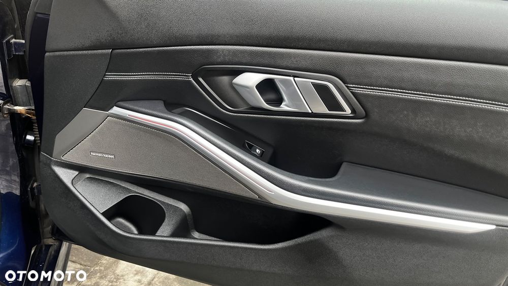 BMW Seria 3 330e PHEV sport - 17