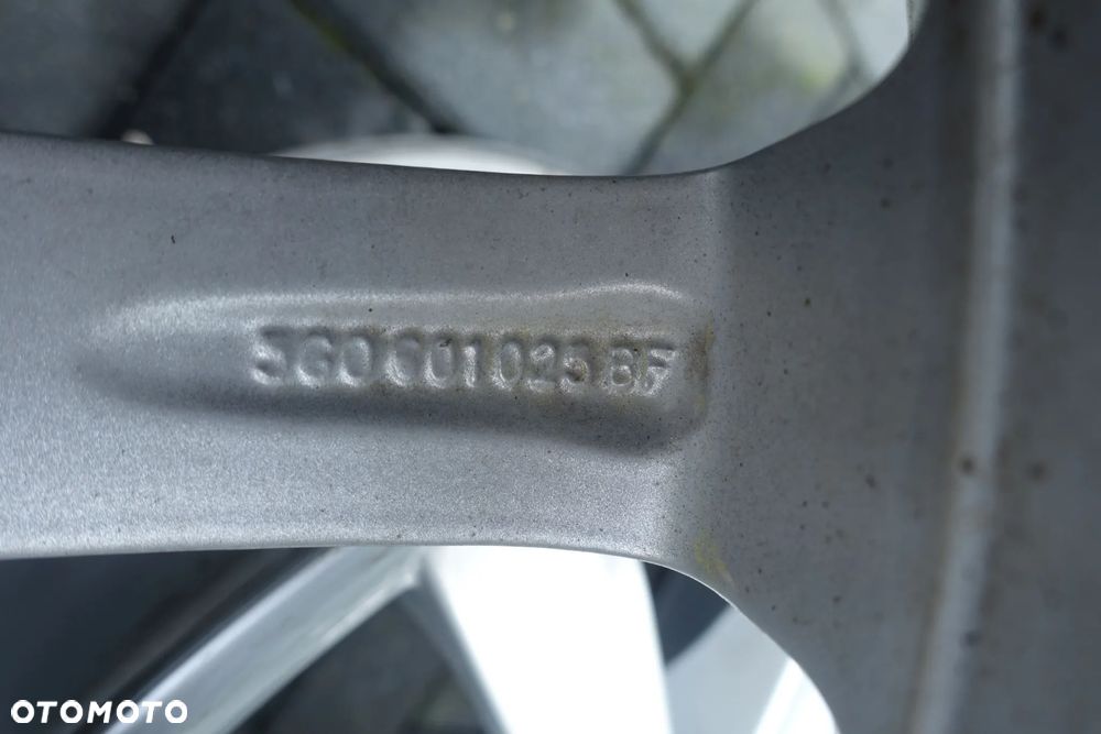 FELGA FELGI VW GOLF VII 17" 7,0 ET 49 5x112 - 12