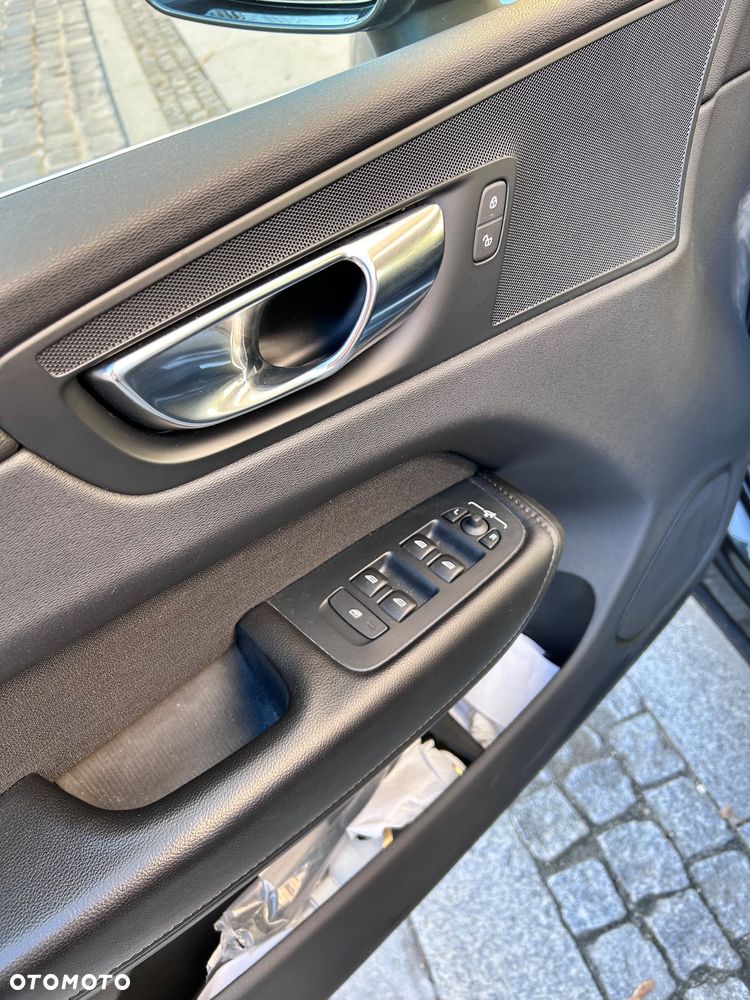 Volvo XC 60 B5 D AWD Momentum Pro - 24