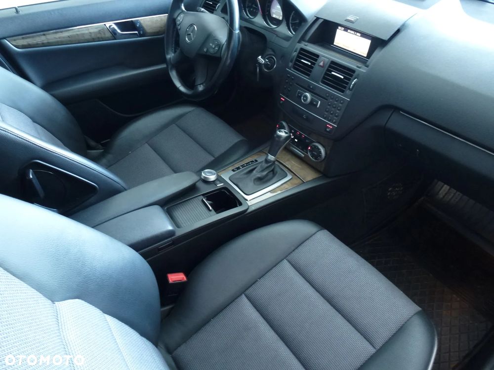 Mercedes-Benz Klasa C 180 CGI Automatik BlueEFFICIENCY Avantgarde - 17