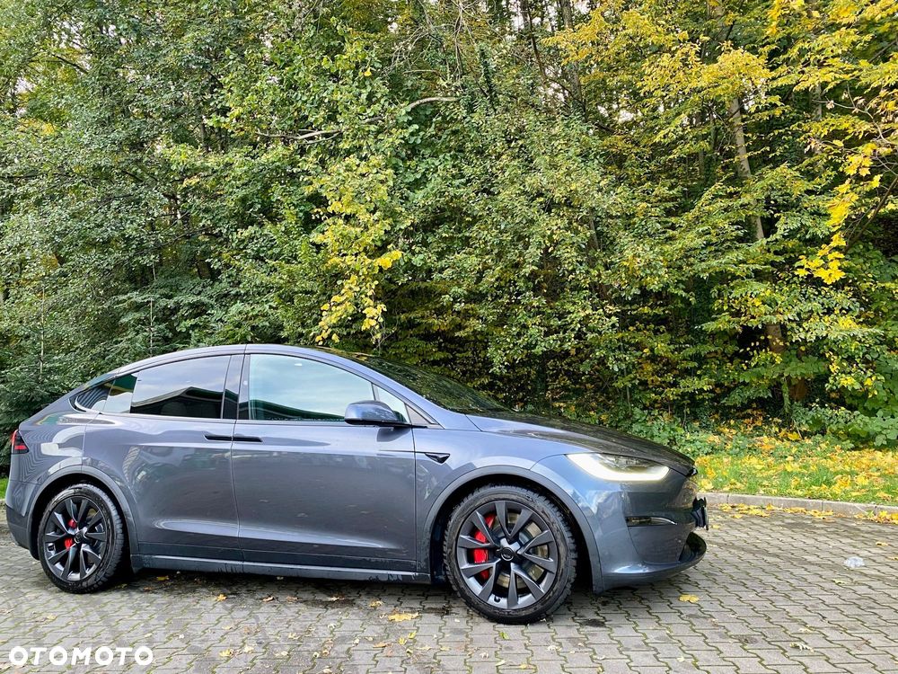 Tesla Model X - 17