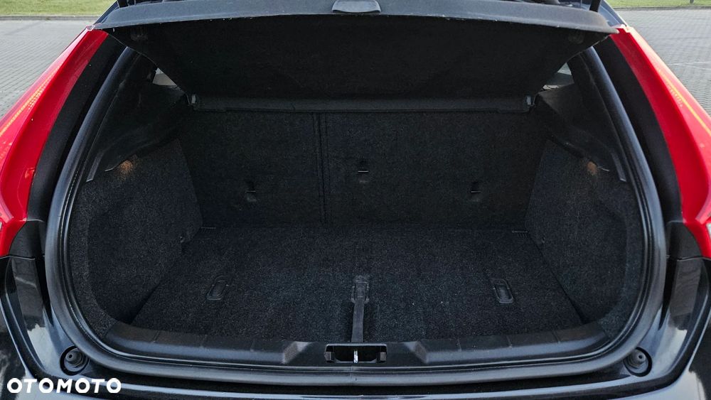 Volvo V40 T3 R-Design Summum - 19