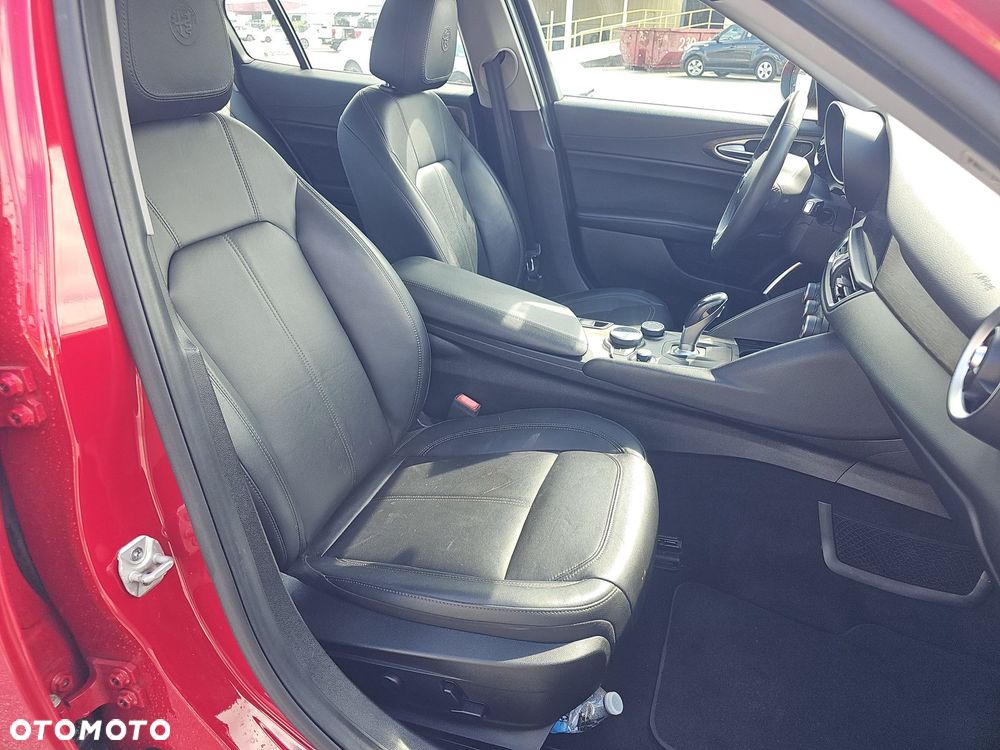 Alfa Romeo Giulia 2.0 Turbo TI Q4 - 11