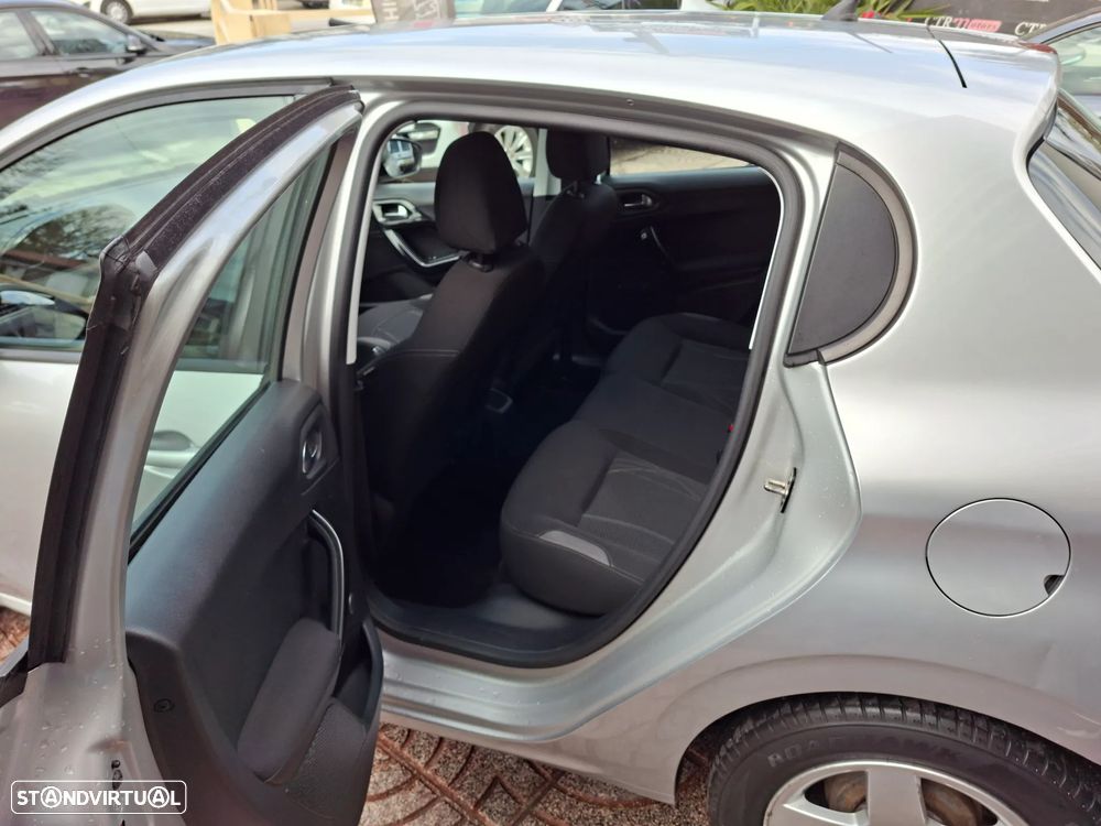 Peugeot 208 82 VTI Style - 16