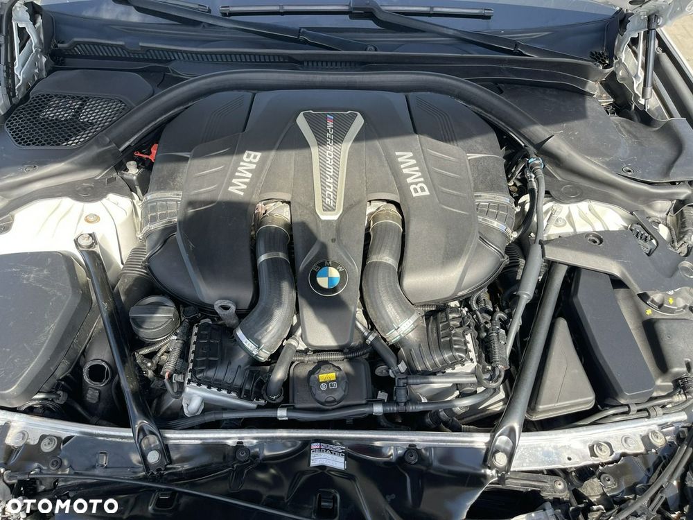 BMW Seria 5 M550i xDrive sport - 14