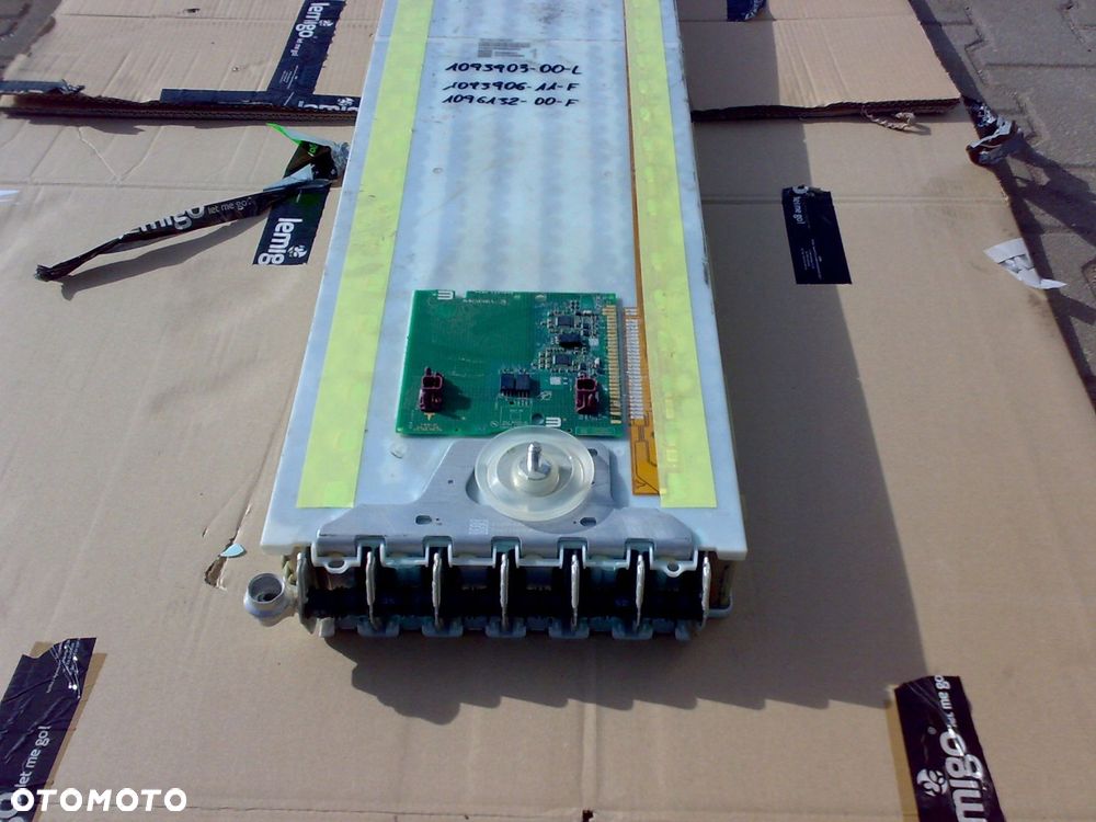 tesla model 3 moduł baterii 1093903-00-l oem 109390611f 109613200f - 3